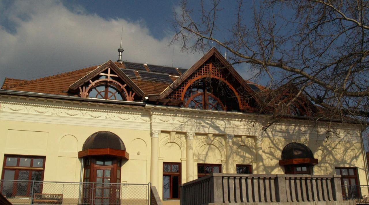 Hostel Goencoelhaz Vác Exteriér fotografie