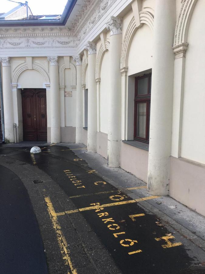 Hostel Goencoelhaz Vác Exteriér fotografie