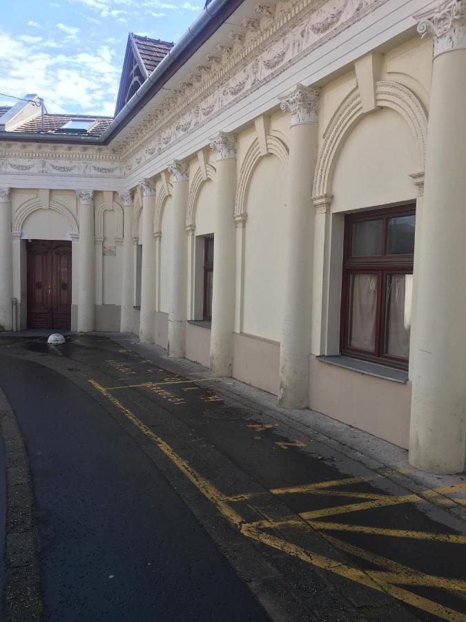 Hostel Goencoelhaz Vác Exteriér fotografie
