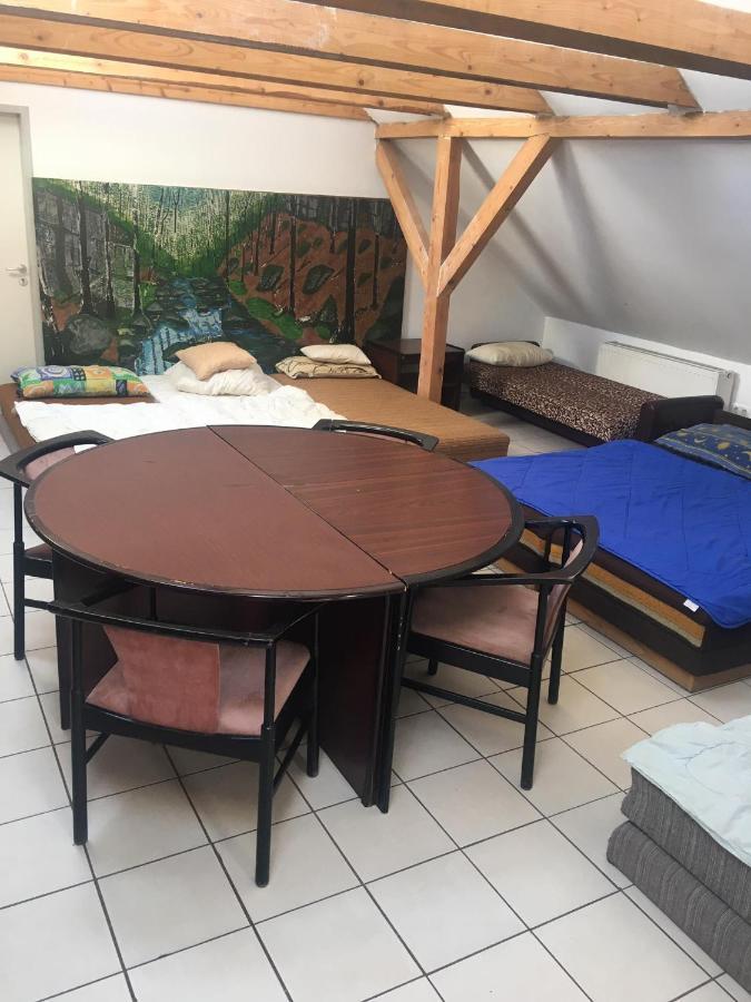 Hostel Goencoelhaz Vác Exteriér fotografie