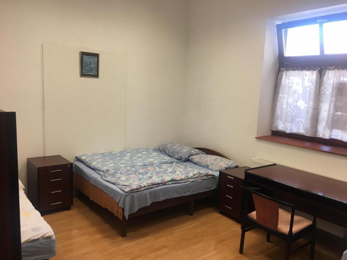 Hostel Goencoelhaz Vác Exteriér fotografie