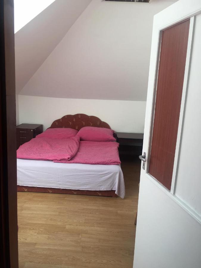 Hostel Goencoelhaz Vác Exteriér fotografie
