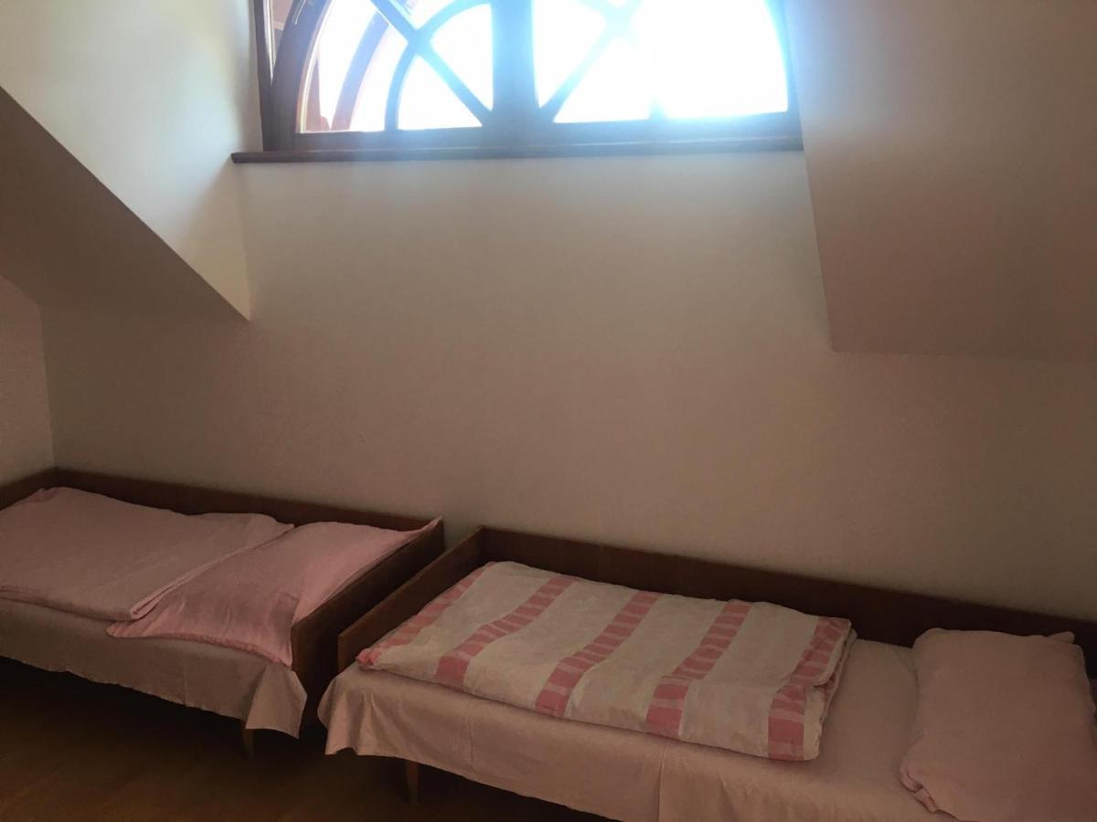 Hostel Goencoelhaz Vác Exteriér fotografie