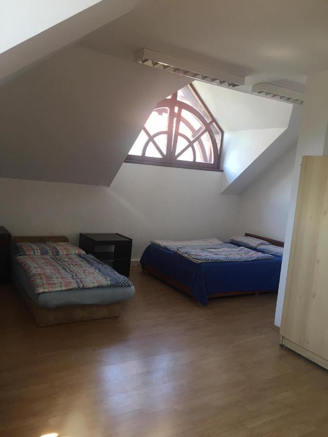 Hostel Goencoelhaz Vác Exteriér fotografie