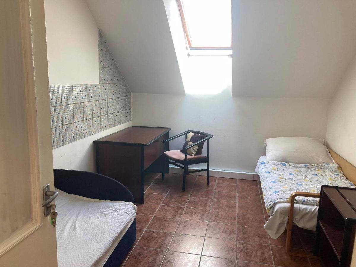 Hostel Goencoelhaz Vác Exteriér fotografie